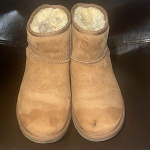 UGGS